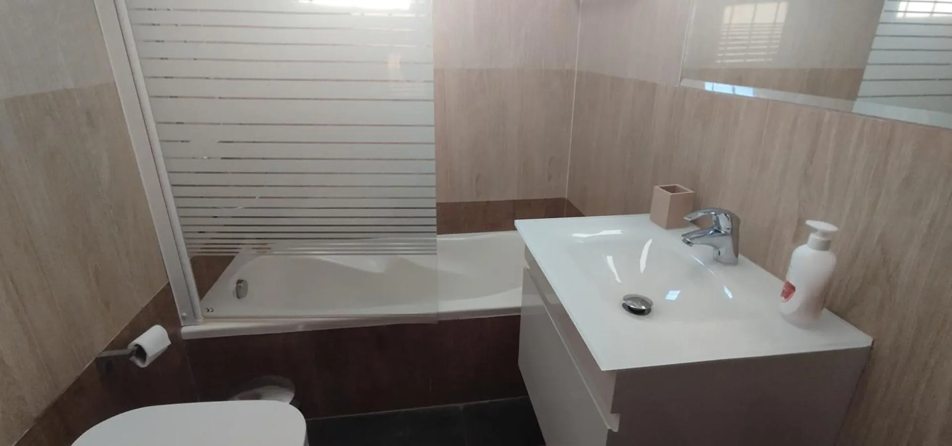 Sella Villa Katunayake Bed & Breakfast