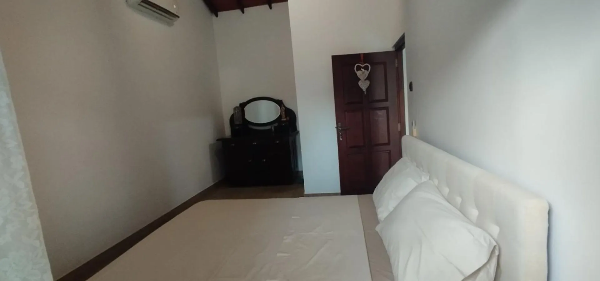 Sella Villa Katunayake Bed & Breakfast