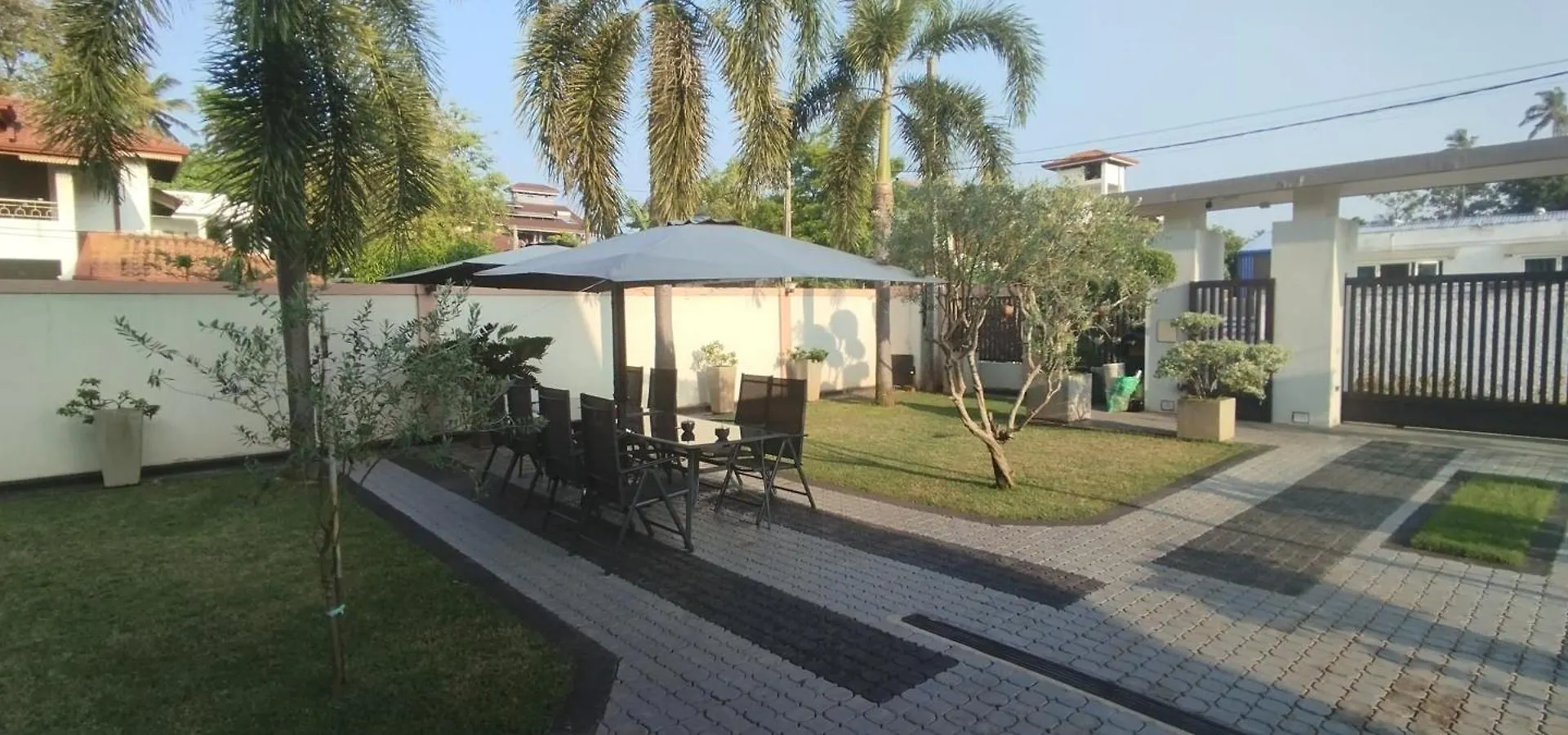 Sella Villa Katunayake Bed & Breakfast
