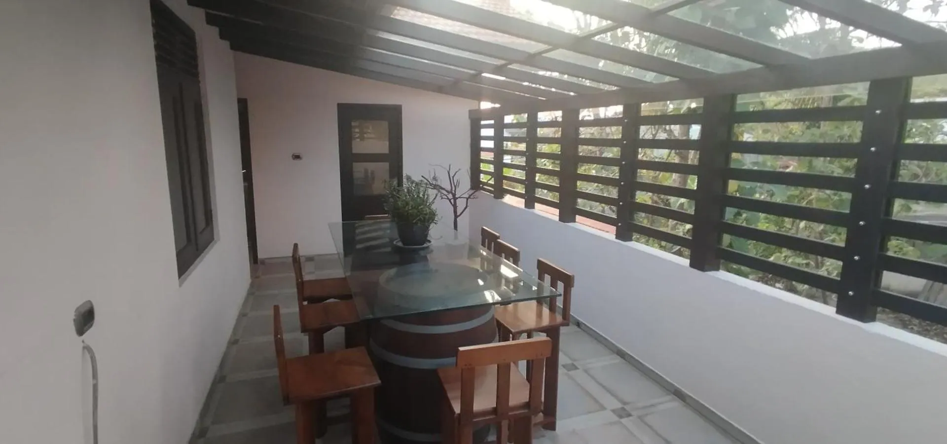Sella Villa Katunayake Bed & Breakfast