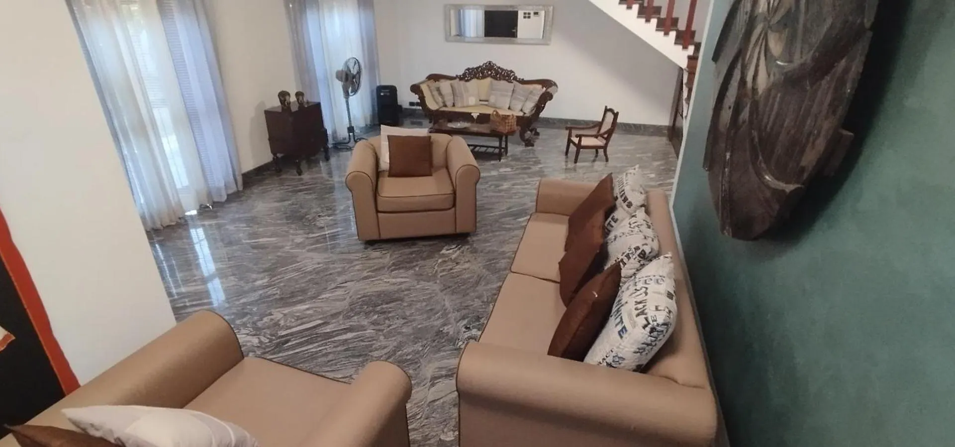 Sella Villa Katunayake Bed & Breakfast